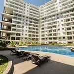 Picturesque 2Br Apartment At Gateway Pasteur Near Exit Toll By Travelio